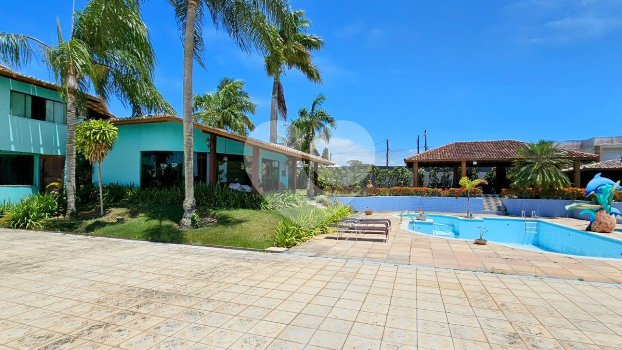 Casa de alto padrão, com estilo colonial com vista para o mar