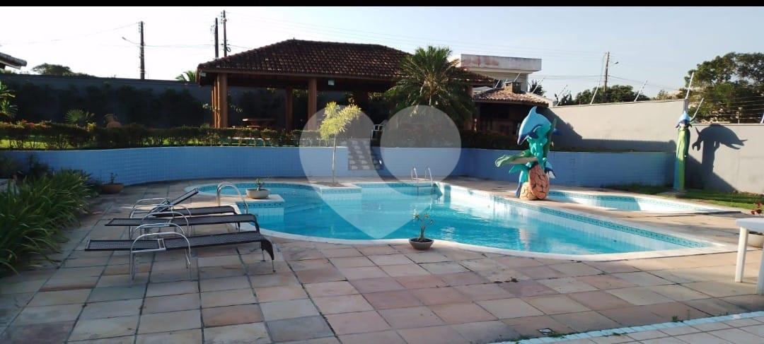 Casa de alto padrão, com estilo colonial com vista para o mar