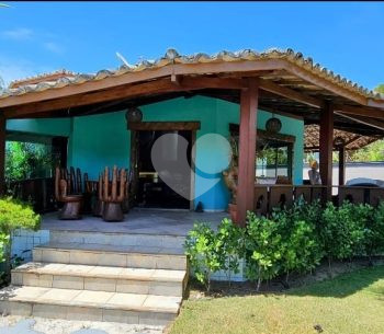 Casa de alto padrão, com estilo colonial com vista para o mar