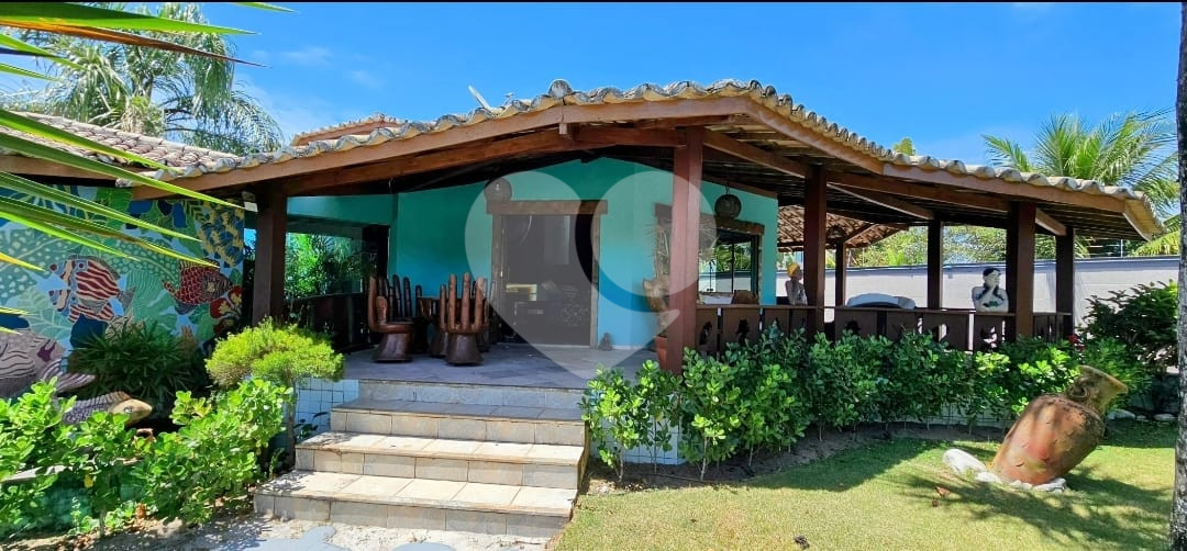 Casa de alto padrão, com estilo colonial com vista para o mar