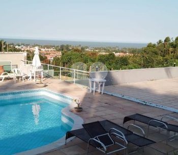 Casa de alto padrão, com estilo colonial com vista para o mar