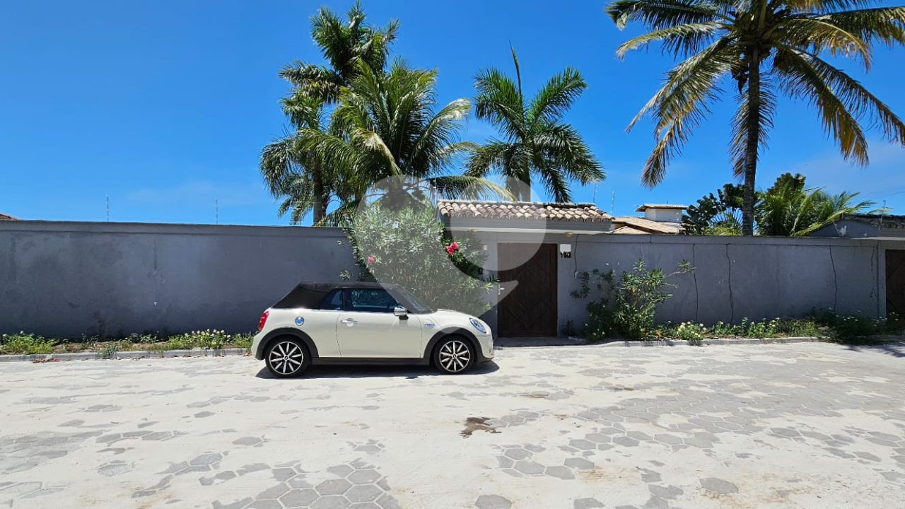 Casa de alto padrão, com estilo colonial com vista para o mar