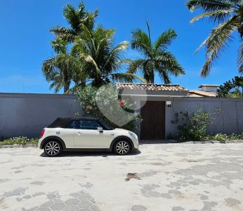 Casa de alto padrão, com estilo colonial com vista para o mar