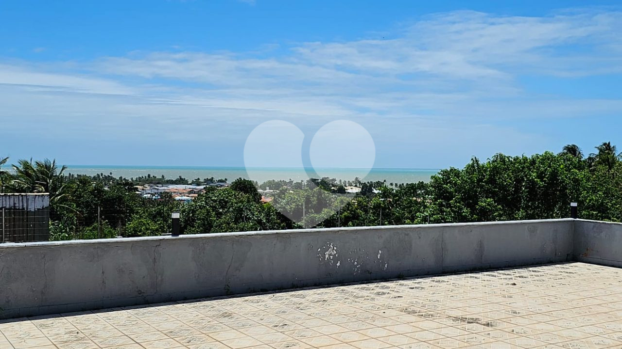 Casa de alto padrão, com estilo colonial com vista para o mar