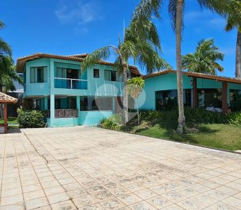 Casa de alto padrão, com estilo colonial com vista para o mar