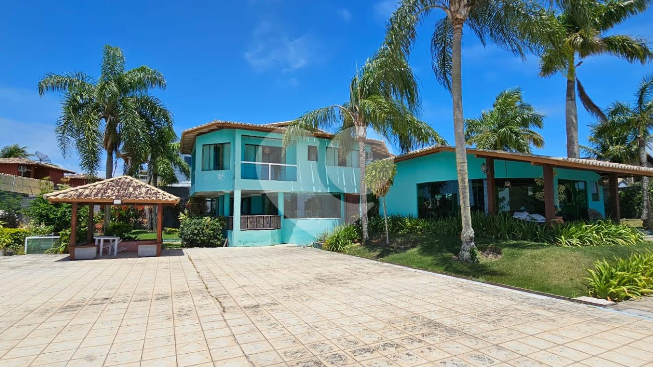 Casa de alto padrão, com estilo colonial com vista para o mar