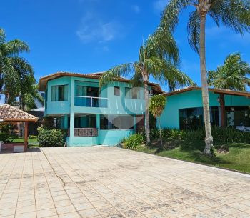 Casa de alto padrão, com estilo colonial com vista para o mar