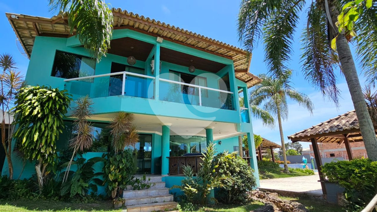 Casa de alto padrão, com estilo colonial com vista para o mar