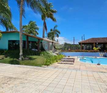 Casa de alto padrão, com estilo colonial com vista para o mar