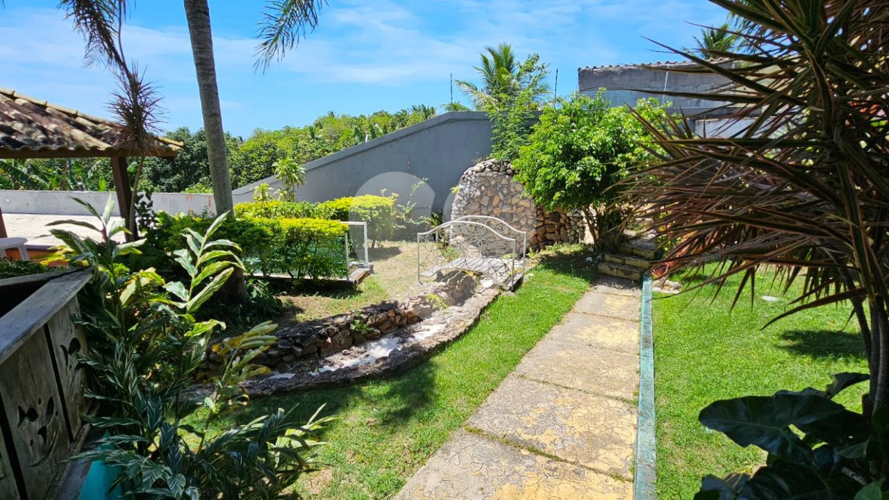 Casa de alto padrão, com estilo colonial com vista para o mar