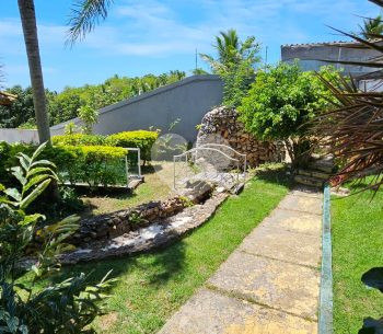 Casa de alto padrão, com estilo colonial com vista para o mar