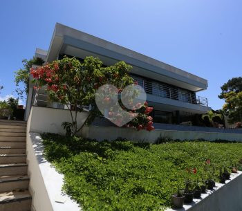 Casa de alto padrão imponente, estilo contemporâneo com a mais  bela vista mar e cidade